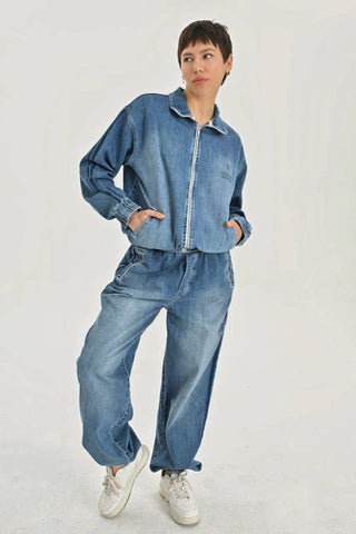 Two-piece denim suit in a sporty chic style